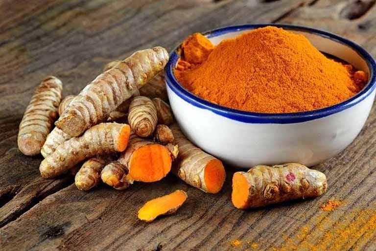 Chữa trĩ ngoại bằng nghệ tươi