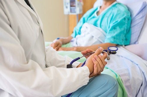 Cần làm gì khi chăm sóc bệnh nhân sau mổ trĩ tại nhà ?