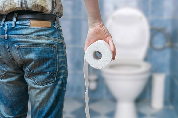 Ai dễ bị táo bón đi đại tiện ra máu?