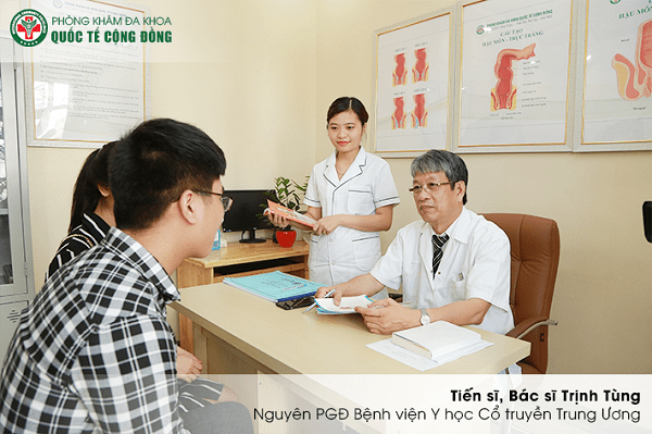 Khi nào cần đi khám bác sĩ vì đi ngoài ra máu đỏ tươi