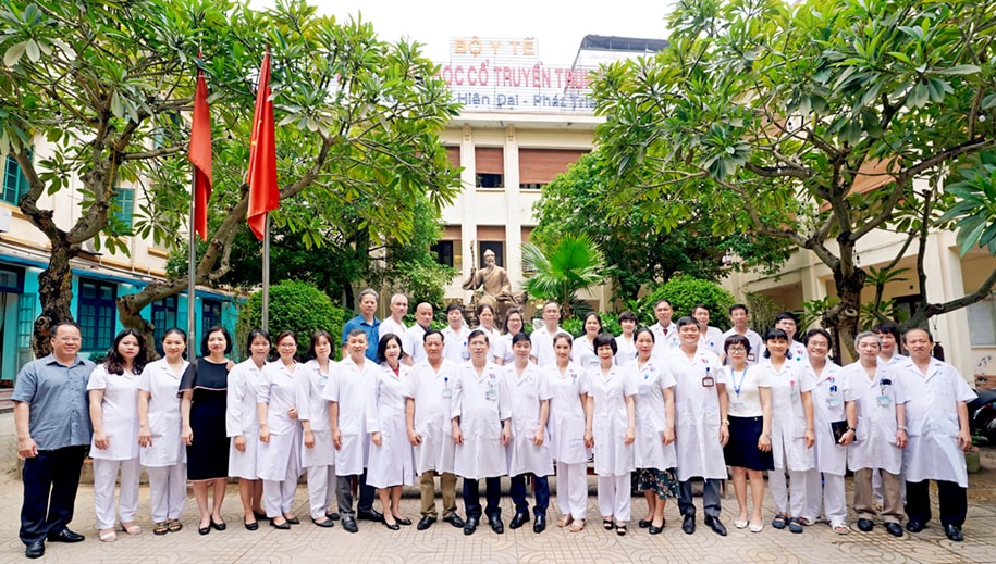 Điều trị nứt kẽ hậu môn bằng Đông - Tây y kết hợp tại Bệnh viện Y học Cổ truyền Trung Ương