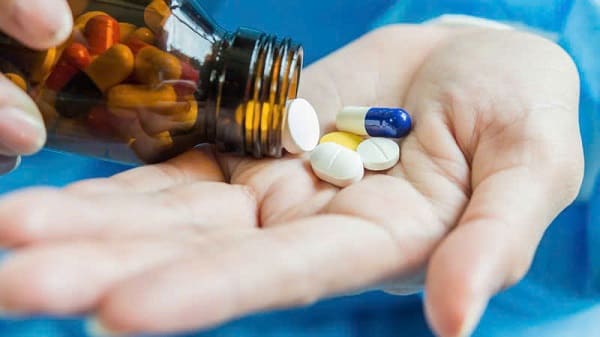 Can thiệp điều trị bằng thuốc Tây y