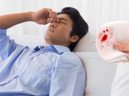 Cắt trĩ xong đi ngoài ra máu