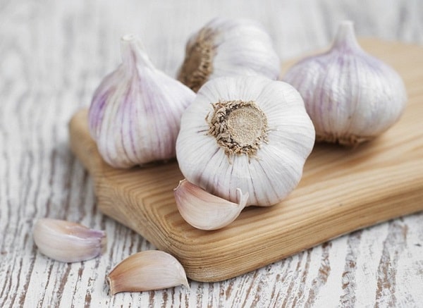 Ăn tỏi để tăng đề kháng và hỗ trợ điều trị từ bên trong